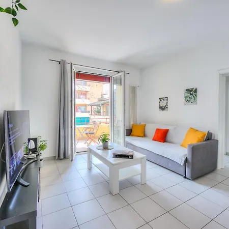 Apartment - Happy *